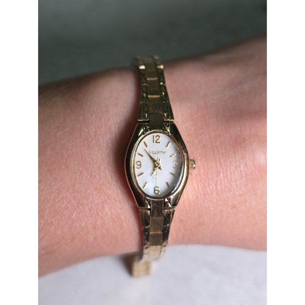 Elgin Quartz Watch Women Gold Tone MOP Oval Japan EG388 117 VC11
